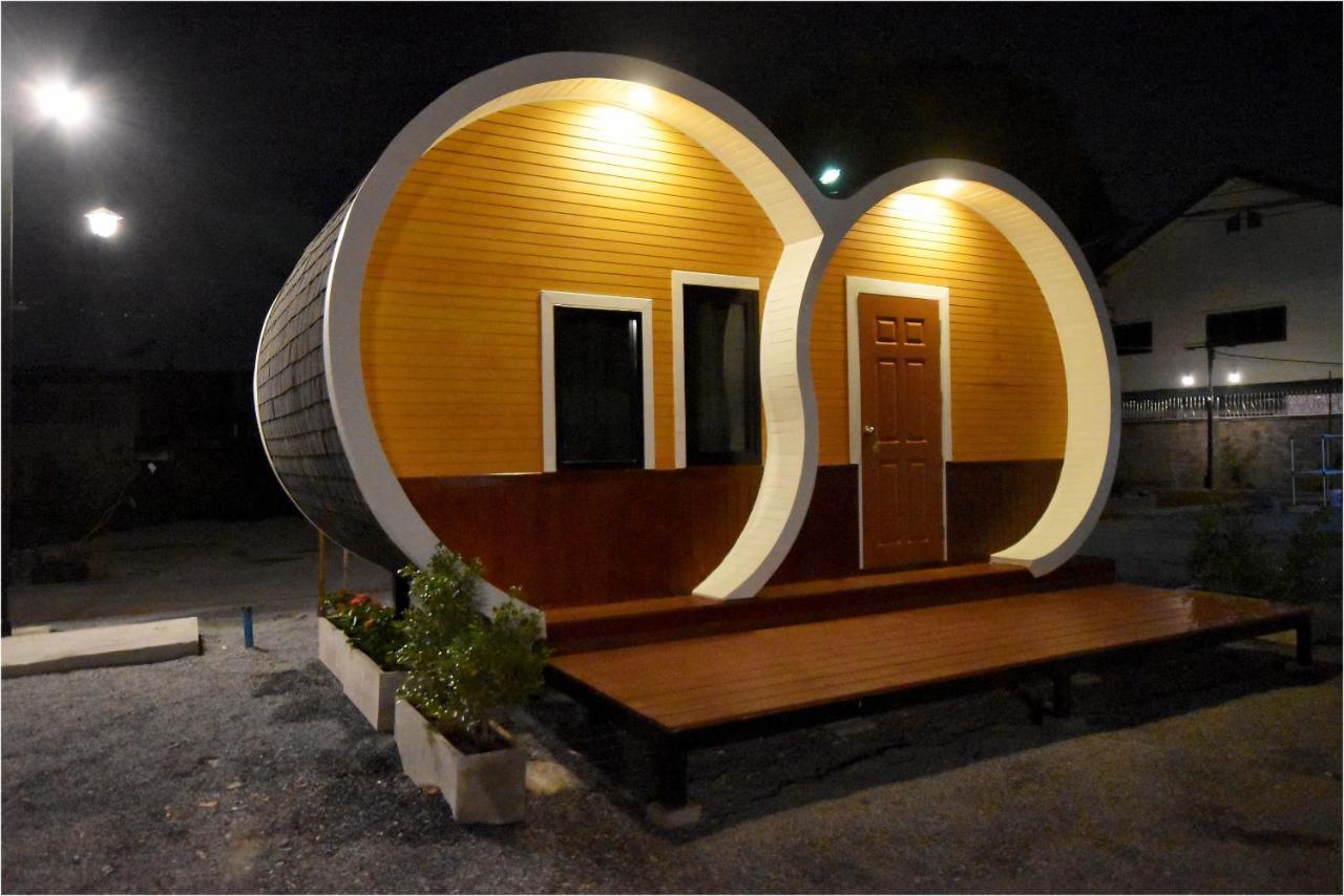 בנגקוק Tiny Hut Resort מראה חיצוני תמונה