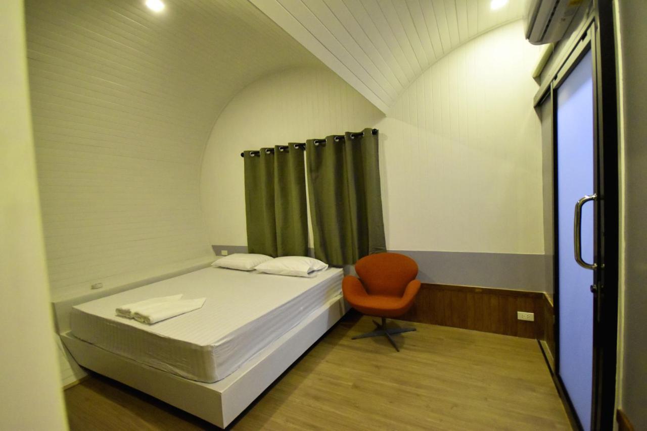 בנגקוק Tiny Hut Resort מראה חיצוני תמונה